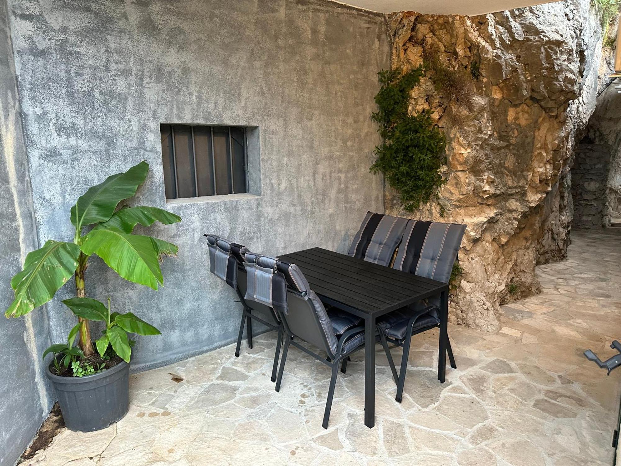 Nugal 2+2 Makarska